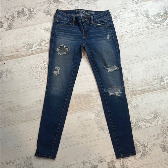 American Eagle Outfitters Women's Distressed Jegging Size 2 Short - Picture 1 of 7